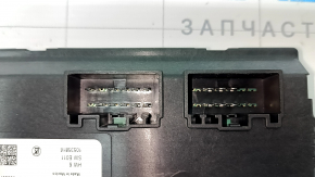 The driver's seat memory unit for the Jeep Grand Cherokee WL 21-23 has a broken mount.