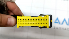 A chip for the SRS airbag module and airbag computer of the Jeep Grand Cherokee WL 22-25 PHEV.