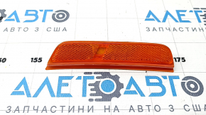 The front right turn signal repeater for a Jeep Grand Cherokee WL 21-25 is worn out.