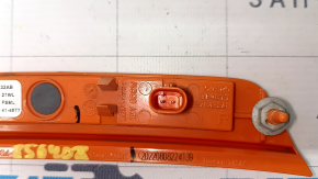 The front right turn signal repeater for a Jeep Grand Cherokee WL 21-25 is worn out.