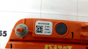 The front right turn signal repeater for a Jeep Grand Cherokee WL 21-25 is worn out.