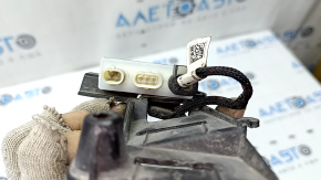 Foot-operated trunk opening sensor for the Jeep Grand Cherokee WL 22-25