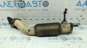 The exhaust pipe of a Hyundai Tucson 19-21 2.0 AWD is rusty and missing a stud.