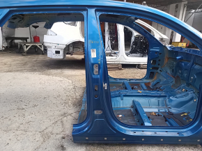 The right central body pillar of a Hyundai Tucson 16-21 is dented.