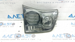 The inner taillight on the left Lexus RX350 RX400h 06-07 restyling is dark, the guide is broken.