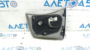 The inner taillight on the left Lexus RX350 RX400h 06-07 restyling is dark, the guide is broken.