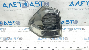 The outer left fender light of a Lexus RX350 RX400h 06-07 is dark and scratched.