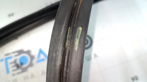The rubber seal on the tailgate of a Nissan Rogue Sport 17-22 is worn out.