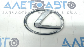 Lexus emblem on the tailgate of the Lexus RX300 RX330 RX350 RX400h 04-08 scratches, broken fastener