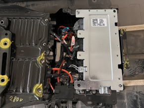 Ford Fusion mk5 13-20 hybrid 60kV 280V battery assembly, bent housing mounts