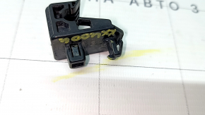 The clip for the rear left headlight of a Lexus RX300 RX330 RX350 RX400h 04-09 is broken.