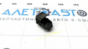 The clip for the rear right headlight of a Lexus RX300 RX330 RX350 RX400h 04-09 is broken.