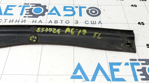 The front left hood seal of the Audi A6 C8 19-24 has broken fasteners.