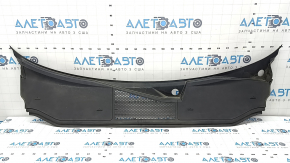 The plastic windshield wiper grille on an Audi A6 C8 19-24 has a broken mount.