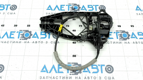 The rear right door handle mechanism of the Audi A6 C8 19-24 has a broken wiring mount.