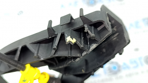 The rear right door handle mechanism of the Audi A6 C8 19-24 has a broken wiring mount.