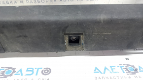 The left door sill of a Tesla Model X 22-25 is worn, cracked, the fastener is torn, there are no plugs, and there are scratches.