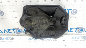 The rear lower control arm trim, left, BMW X5 G05 19-24, is torn and dented.