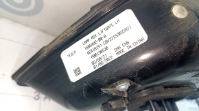 The left inner tailgate light on a Tesla Model X 22-25 is worn.