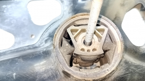 The front subframe of a VW Tiguan 18-24 has a torn silent block.