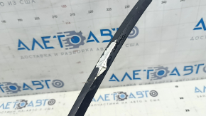 The left inner trunk lid light of an Audi A6 C8 19-24 is not animated, the glass is broken.