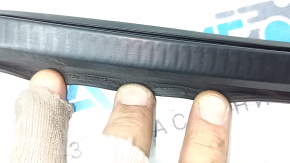 The front right door seal of the Audi A6 C8 19-24 is worn and cracked.
