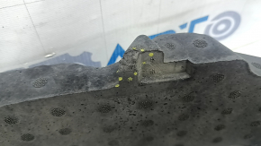 The front bumper absorber of the Audi A6 C8 19-23 is broken.