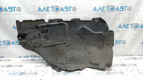 The front right fender liner of the Mercedes GLC 300/350e/43 16-22 is torn.