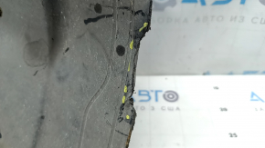 The front right fender liner of the Mercedes GLC 300/350e/43 16-22 is torn.