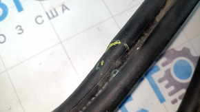 The rubber seal on the trunk door of a BMW X3 F25 11-17 has tears.
