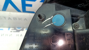 Tesla Model 3 18-USA right outer fender light, 3 pins, missing glass and housing fragments, crack