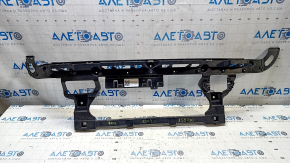 The rear bumper center mount on the Jeep Grand Cherokee WL 22-25 is broken.