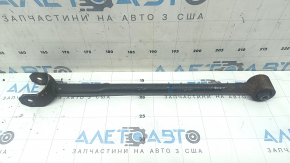The rear right longitudinal arm of the Lexus RX400h 06-09 AWD is rusty, with microcracks.