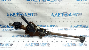 The steering column with the universal joint of the Audi Q3 83A 19-25 is rusty.