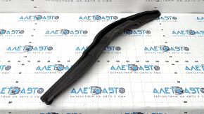 Right door-wing seal, Chrysler Pacifica 17-24, tears