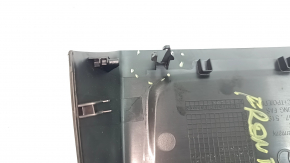 The interior mirror cover for the Audi Q3 83A 19-25 is black and the mount is broken.