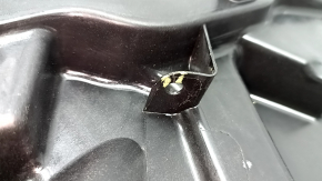 The inner door panel of the front right Chrysler Pacifica 17-24 is broken.
