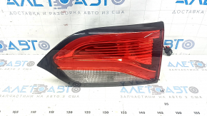 Chrysler Pacifica 17-20 LED right inner tailgate light scratches