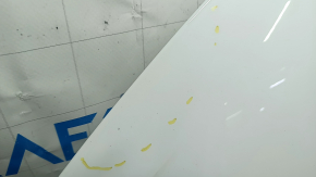 Bare hood of an Audi Q7 16-25 aluminum, white LS9R, paint chip