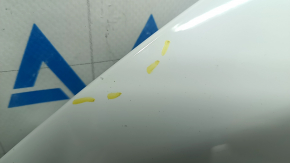 Bare hood of an Audi Q7 16-25 aluminum, white LS9R, paint chip