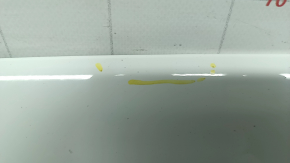 Bare hood of an Audi Q7 16-25 aluminum, white LS9R, paint chip