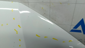 Bare hood of an Audi Q7 16-25 aluminum, white LS9R, paint chip