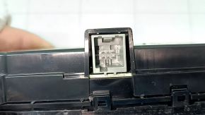 Chrysler Pacifica 18-19 rear climate control in the ceiling, gray, cracks in the mount