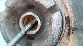 The front subframe of a Lexus RX400h 06-09 is rusty, with microcracks in 4 S/B