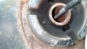 The front subframe of a Lexus RX400h 06-09 is rusty, with microcracks in 4 S/B