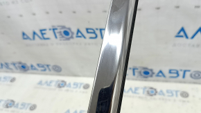 Molding door-glass center front right Chrysler Pacifica 17-24 chrome, scratches