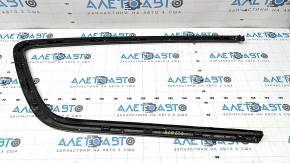 Chrysler Pacifica 20-24 rear left window molding, chrome, worn, scratches