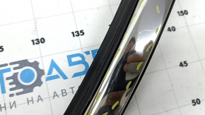 Chrysler Pacifica 20-24 rear left window molding, chrome, worn, scratches