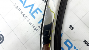 Chrysler Pacifica 20-24 rear right window molding, chrome, worn