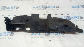The right radiator deflector of the Audi Q3 83A 19-25 2.0T is broken.
